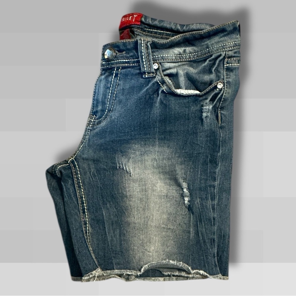 🌺RED REVIT DESTRESSED DENIM SHORTS